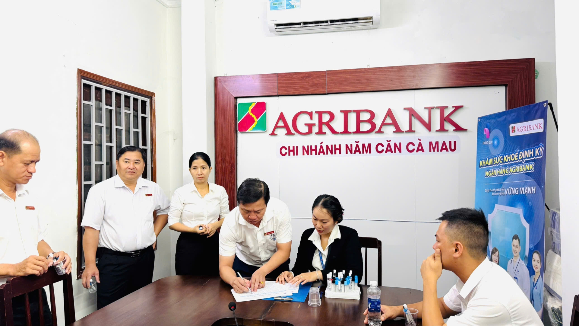 KHÁM SỨC KHỎE ĐỊNH KỲ CHO CÁN BỘ NHÂN VIÊN NGÂN HÀNG AGRIBANK CHI NHÁNH NĂM CĂN TẠI PKĐK HỒNG ĐỨC